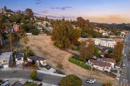 2932 Cumberland Way, Oakland, CA, 94605 | Card Image