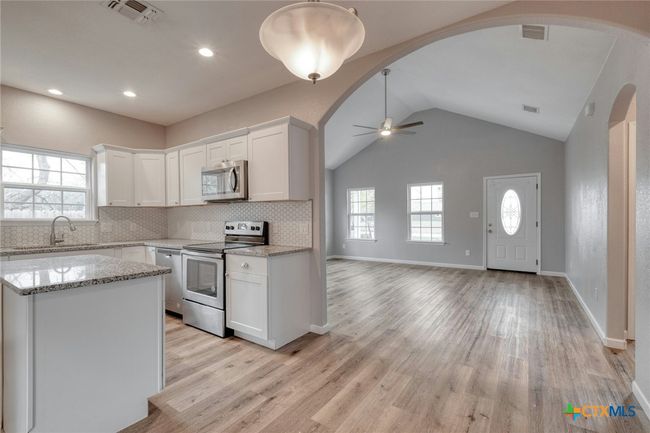 1408 Armstrong St, House other with 3 bedrooms, 2 bathrooms and null parking in Luling TX | Image 7
