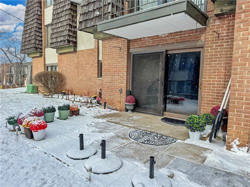 314 Forest Green Dr, Coraopolis, PA, 15108-2759 | Card Image