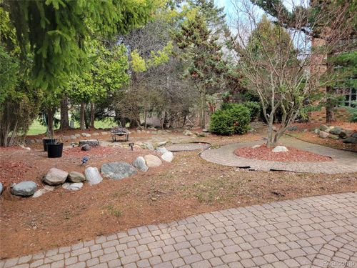 5549 Perrytown Dr, West Bloomfield, MI, 48322-1505 | Card Image