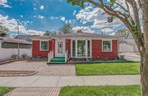 603 N Harrison Street, Syracuse, IN, 46567-1214 | Card Image