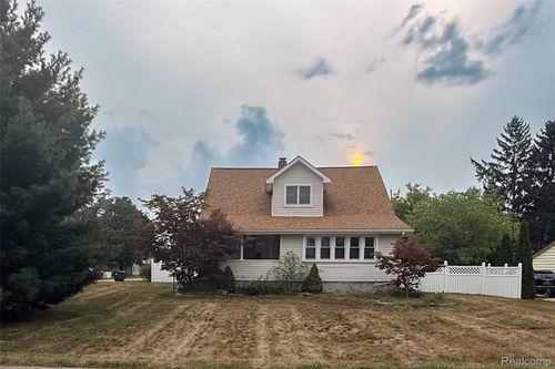 20403 Hugh St, Livonia, MI, 48152-1846 | Card Image