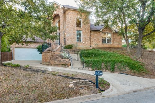 1805 Old Oak Dr, Arlington, TX, 76012-5628 | Card Image