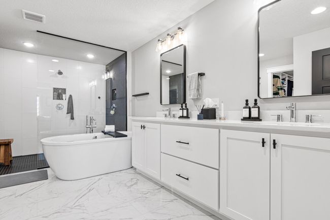 Primary Bath with soaking tub | Image 35
