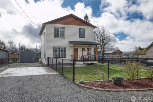 325 E Scott St, Aberdeen, WA, 98520-7835 | Card Image