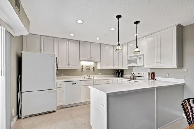APT-23B - 1420 Ocean Way, Townhouse with 2 bedrooms, 3 bathrooms and null parking in Jupiter FL | Image 9