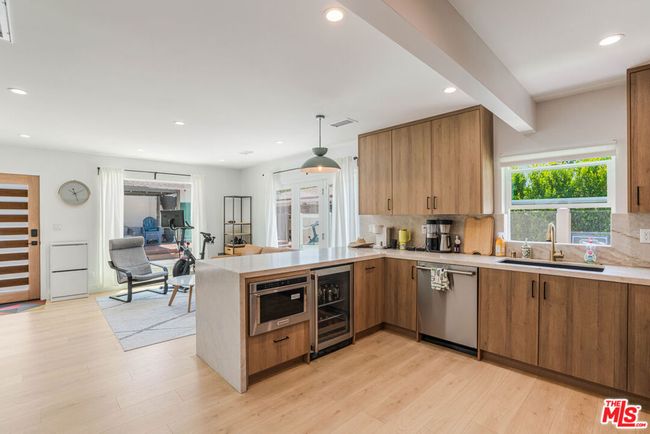 5737 Allott Ave, House other with 6 bedrooms, 6 bathrooms and 2 parking in Sherman Oaks CA | Image 31