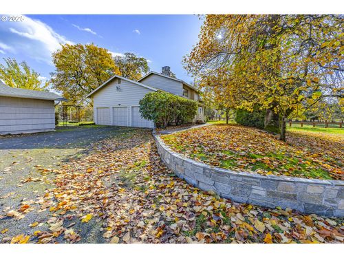 93715 River Rd, Junction City, OR, 97448-9480 | Card Image