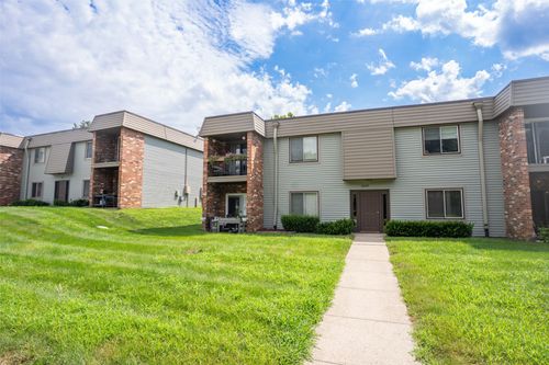 unit-8-4809 Woodland Ave, West Des Moines, IA, 50266-5457 | Card Image