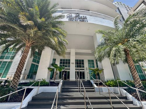 3904-950 Brickell Bay Dr, Miami, FL, 33131-3931 | Card Image