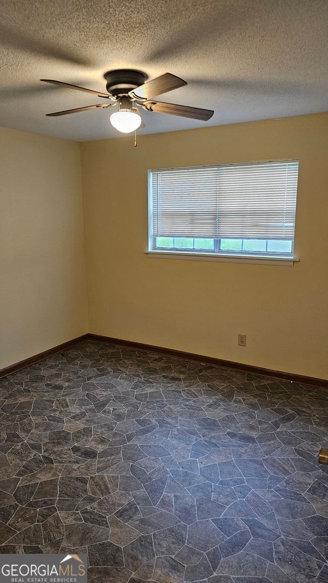 412 Vienna Cir, House other with 4 bedrooms, 2 bathrooms and null parking in Fort Valley GA | Image 11