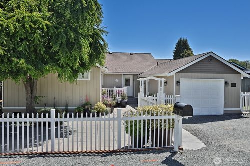 424 Island View Ln, Langley, WA, 98260-8644 | Card Image