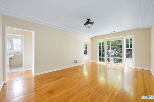 9425 W Olympic Blvd, Condo with 1 bedrooms, 1 bathrooms and 1 parking in Beverly Hills CA | Image 4