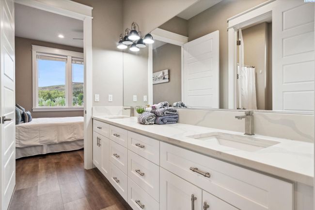 102909 E 1023 Pr Se, Home with 4 bedrooms, 5 bathrooms and null parking in Kennewick WA | Image 25