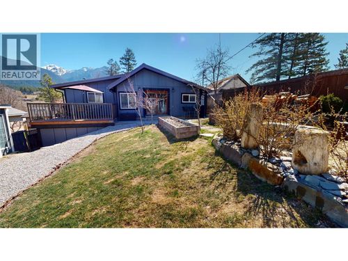 5728 Vermillion Street, Edgewater, BC, V0A1E0 | Card Image