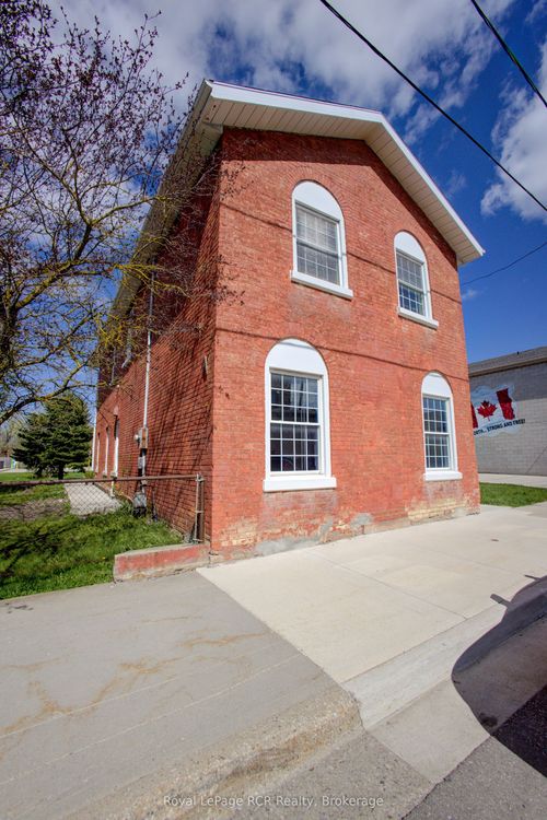 221 George St, Arthur, ON, N0G1A0 | Card Image