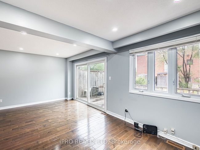 7458 Catalpa Rd, House attached with 6 bedrooms, 3 bathrooms and 4 parking in Mississauga ON | Image 6