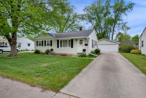 N85W17124 Lee Place, Menomonee Falls, WI, 53051 | Card Image