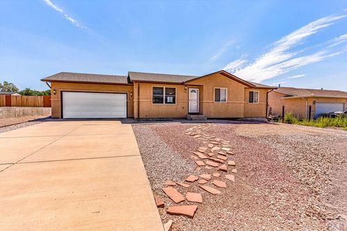 920 S Honeysuckle Dr, Pueblo West, CO, 81007-6312 | Card Image