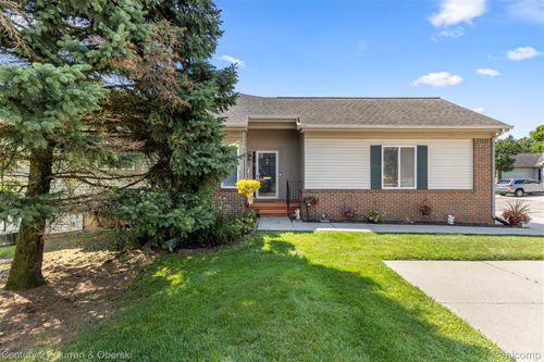 698 Ravencrest Ln, Westland, MI, 48185-5001 | Card Image
