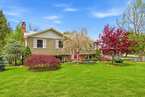 2 Sandspur Ln, North Reading, MA, 01864-2111 | Card Image