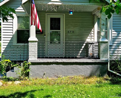 675 E Beverly Ave, Pontiac, MI, 48340-2910 | Card Image