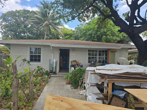 242 Nw 7th Ave, Dania Beach, FL, 33004-2733 | Card Image