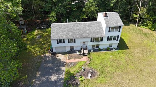 8 Kim Dr, Nashua, NH, 03062-1811 | Card Image