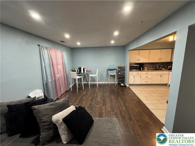 215 W Lehigh St, Townhouse with 3 bedrooms, 3 bathrooms and null parking in Bethlehem PA | Image 5
