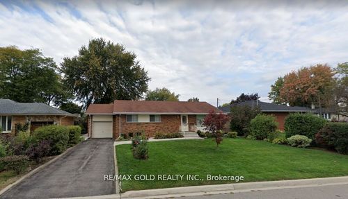 18 Suburban Dr, Mississauga, ON, L5N1G5 | Card Image