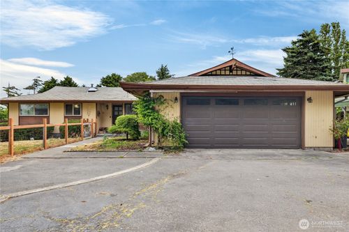 2452 Williams Rd, Oak Harbor, WA, 98277-8582 | Card Image