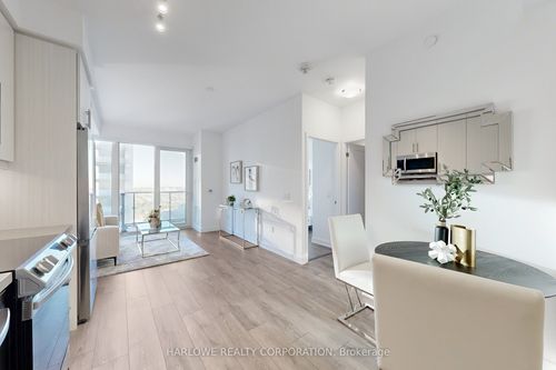 1706-95 Oneida Cres, Richmond Hill, ON, L4B0H5 | Card Image
