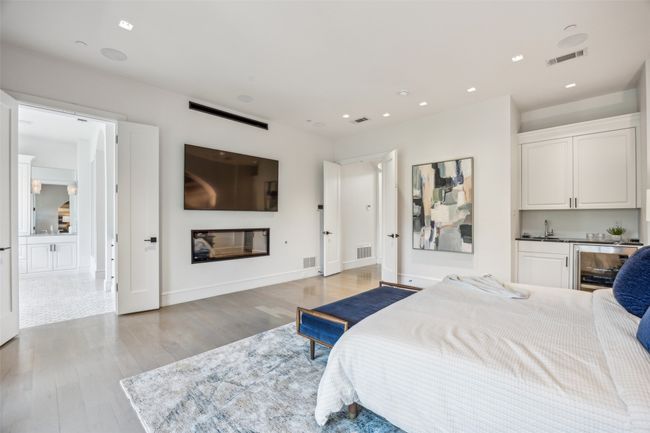 2210 Boll St, House other with 3 bedrooms, 5 bathrooms and null parking in Dallas TX | Image 10
