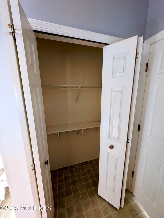 Closet | Image 12