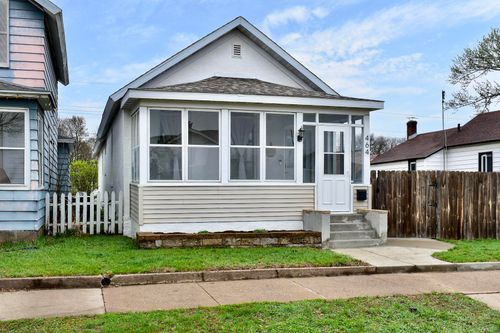 464 E Howard St, Winona, MN, 55987-4019 | Card Image
