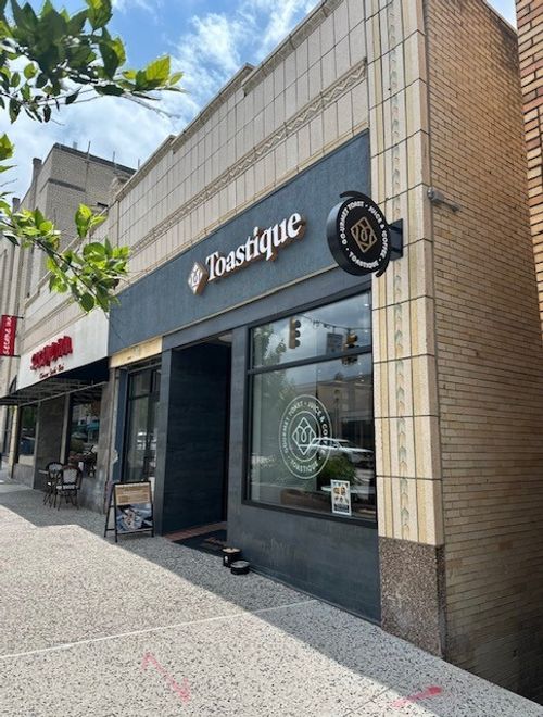 702 Washington Rd, Mt. Lebanon, PA, 15228-2002 | Card Image