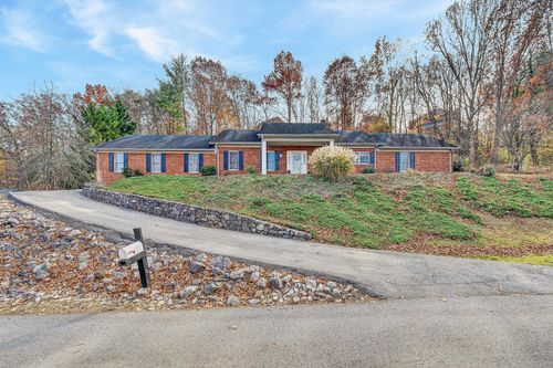 178 Forest Dr, Salem, VA, 24153-6860 | Card Image