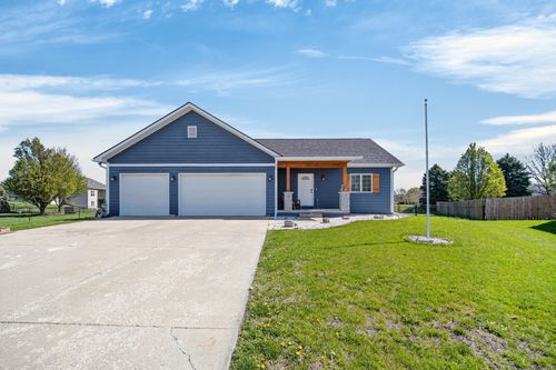 107 Dooley Ct Sw, Altoona, IA, 50009-7802 | Card Image
