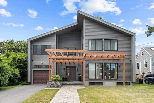 27 Weatherly Ave, Newport, RI, 02840-4343 | Card Image