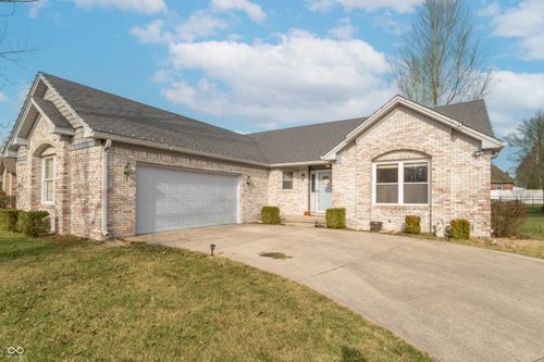 845 Robin Wood Pl, Greencastle, IN, 46135-1492 | Card Image