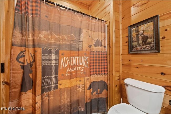 880 Great Smoky Way, House other with 4 bedrooms, 4 bathrooms and null parking in Gatlinburg TN | Image 37