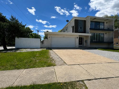 1-16W611 56th St, Clarendon Hills, IL, 60514 | Card Image
