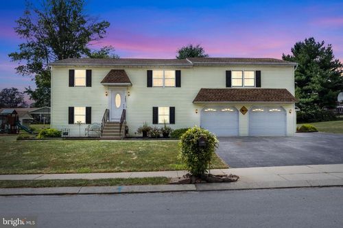 2461 Heather Rd, YORK, PA, 17408-4384 | Card Image