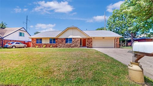 4004 S Maple Ave, Broken Arrow, OK, 74011-2024 | Card Image