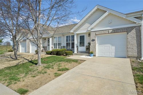 12195 Mckelvey Place Dr, Bridgeton, MO, 63044-2810 | Card Image