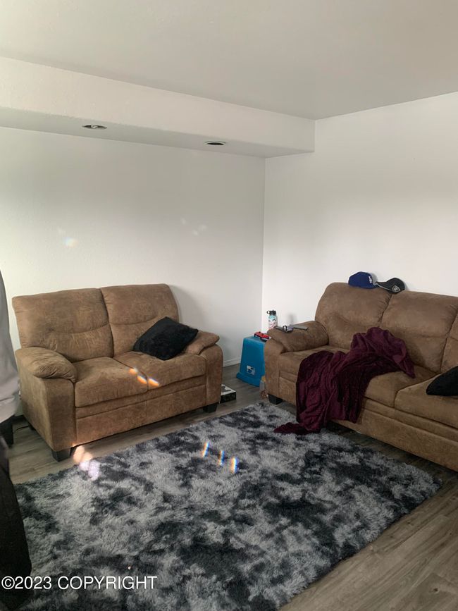 living | Image 11