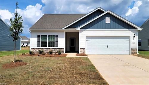 225 Macintosh Dr, King, NC, 27021-8846 | Card Image