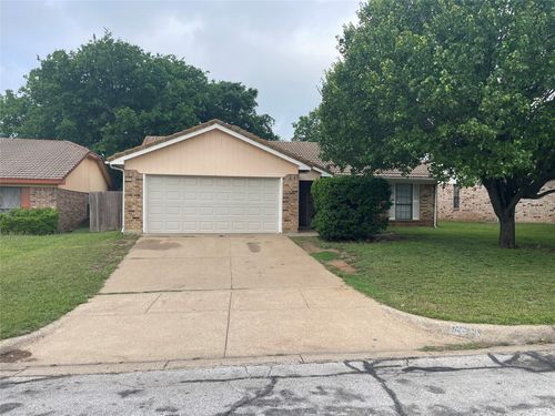 7420 Meadow Creek Dr, Fort Worth, TX, 76133-7756 | Card Image