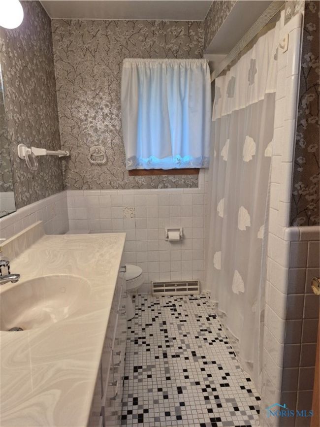 1100 Cherry Ln, House other with 3 bedrooms, 2 bathrooms and 2 parking in Findlay OH | Image 15