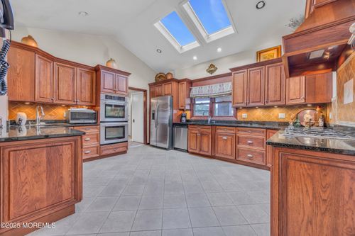 11 Dutch Rd, East Brunswick, NJ, 08816-2647 | Card Image